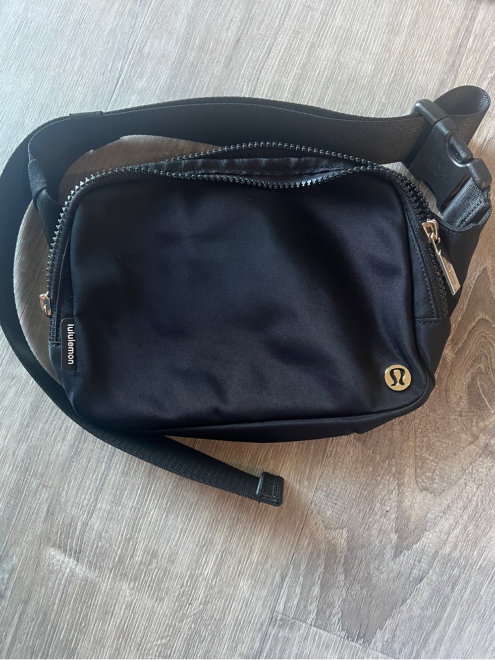 lululemon athletica Black Gold Accent Belt Bag
